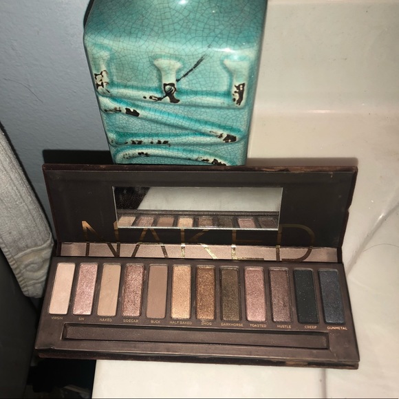 Naked Urban Decay Palette ❤️ - Picture 2 of 4
